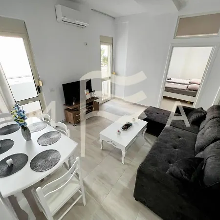 Apartment 1 Bedroom Apartment, 677 Durrës