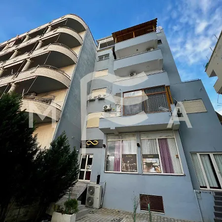 Apartment 1 Bedroom Apartment, 677 *
